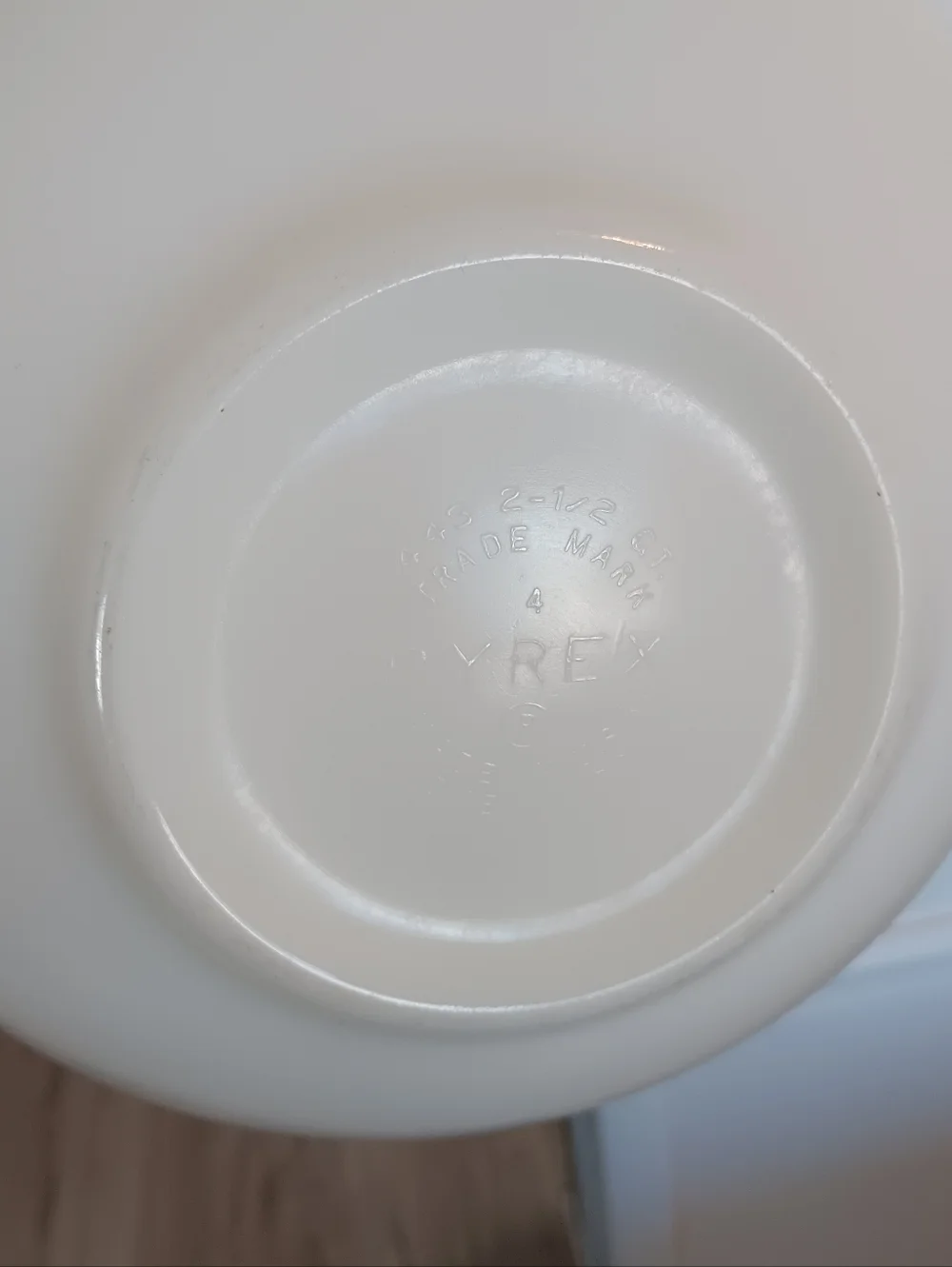 Vintage Pyrex 443 2.5 QT Ovenware Cinderella Bowl Snowflake Garland White w/Blue